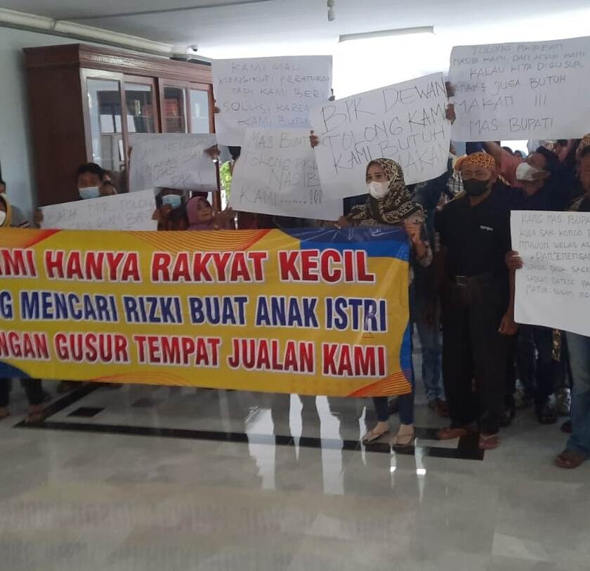 PKL bentangkan poster