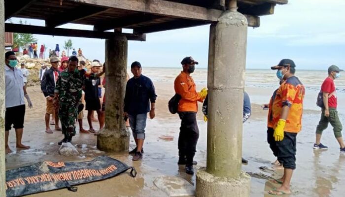 Mayat di Pantai Tuban