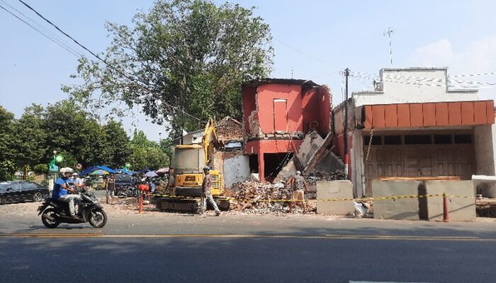 Ruko 2 Lantai di Tuban Ambruk