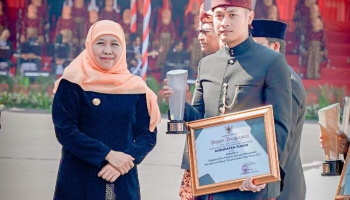 Pemkab Tuban menerima Penghargaan