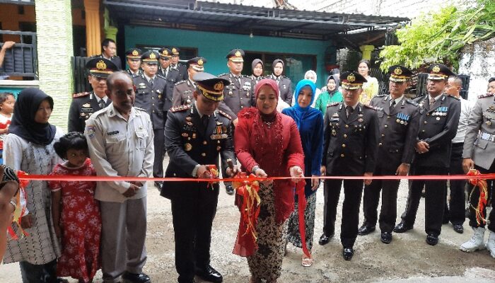Kapolres Tuban saat resmikan bedah rumah