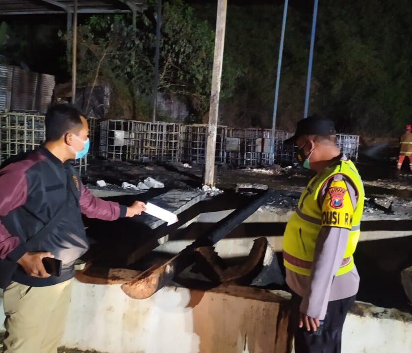 Kebakaran gudang Oli