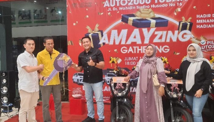 Penyerahan Hadiah Undian Auto2000