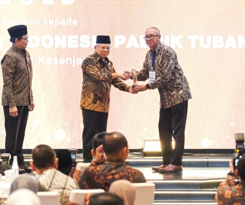 Penyerahan penghargaan SBI