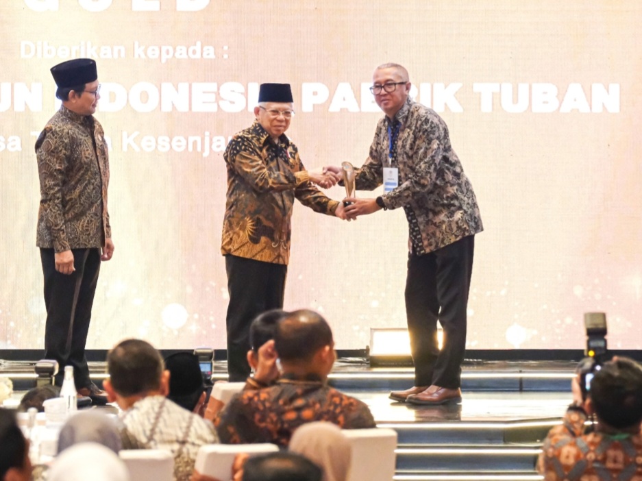 Penyerahan penghargaan SBI