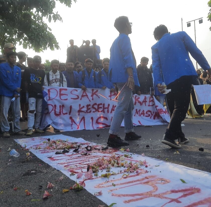 Mahasiswa Demo Pemkab Tuban