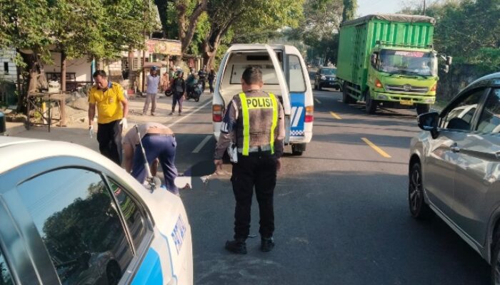Evakuasi di jalur Pantura Tuban
