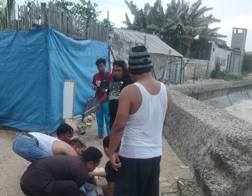 Pemuda lompat ke laut