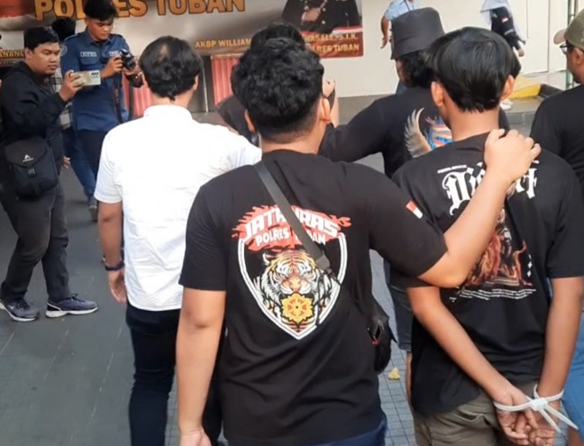 Pacar Diboncengkan pria lain