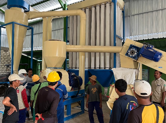 Bantuan alat PLtU Tuban