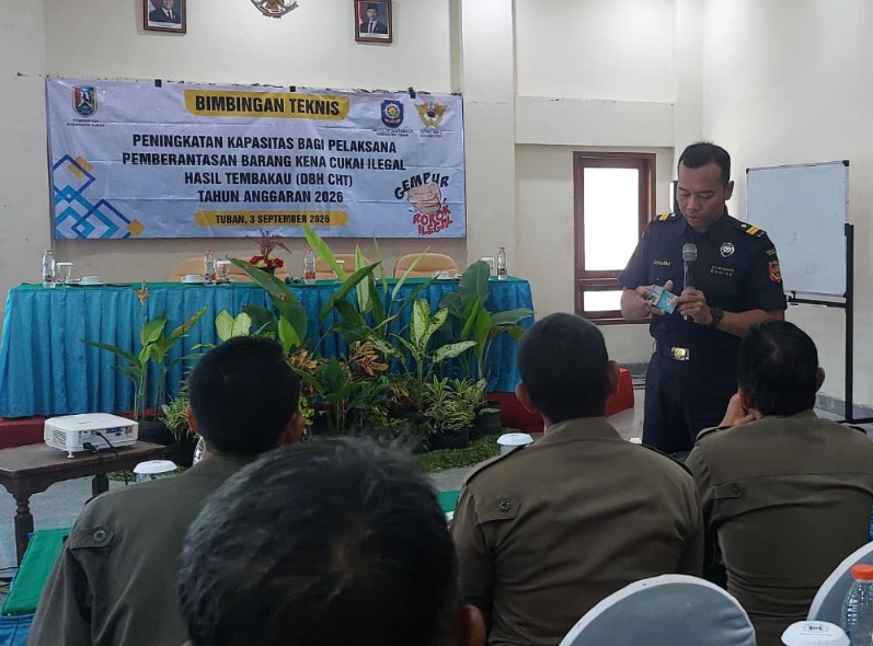 Petugas Satpol PP dan Damkar Tuban saat mengikuti kegiatan peningkatan Kapasitas Pemberantasan Rokok Ilegal.